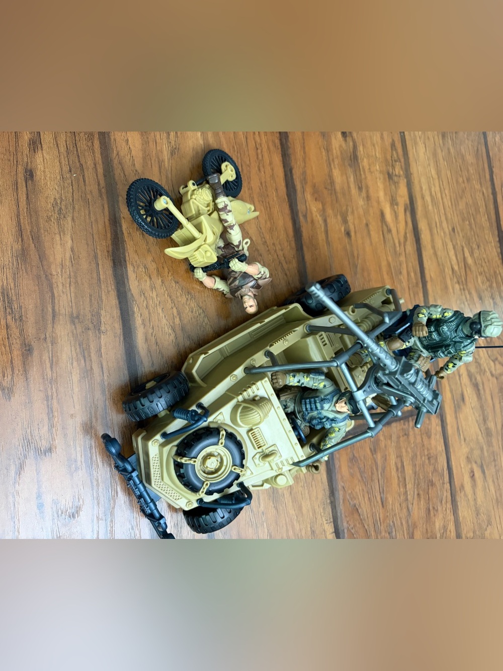 Kids Military Off-Road Vehicle Playset with Jeep, Motorcycle and Action Figures